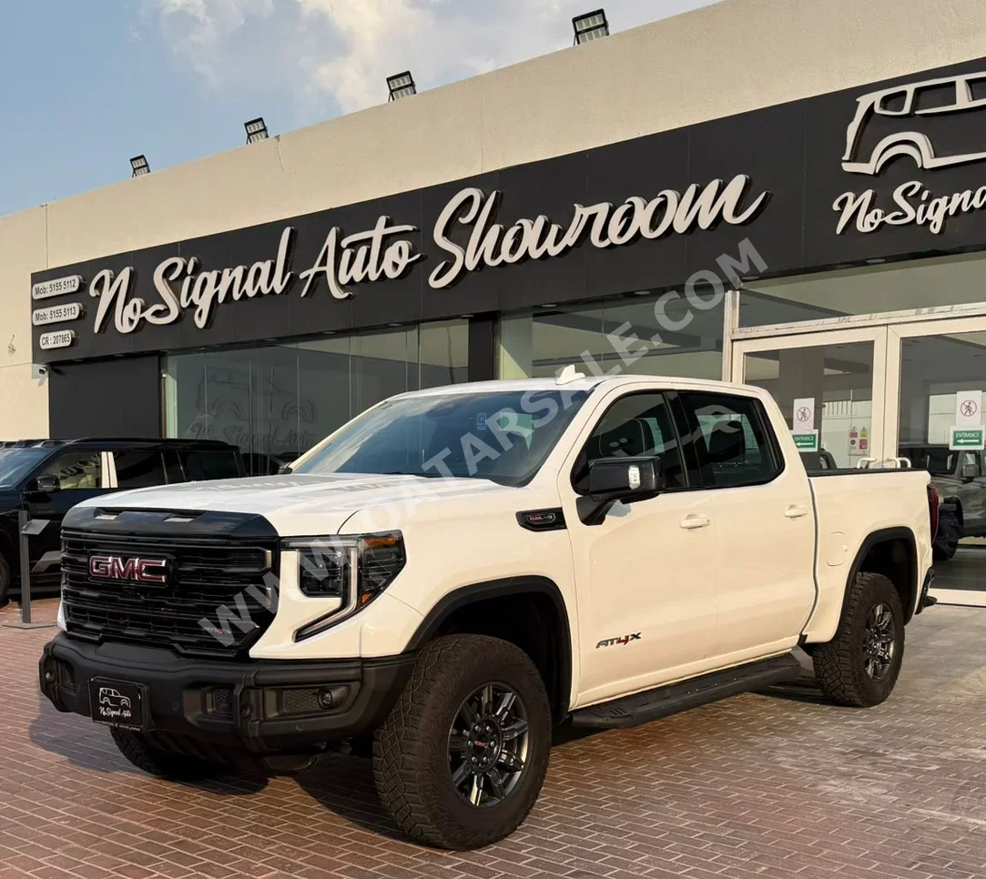 جي ام سي  سييرا  اي تي 4  2025  اوتوماتيك  9,000 كم  8 سلندر  دفع رباعي  بيكب  أبيض  تحت الضمان