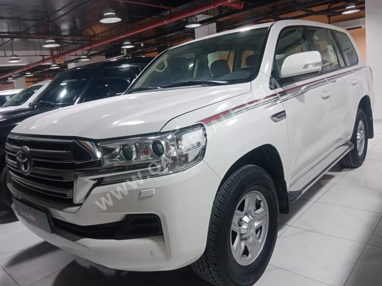 تويوتا  لاند كروزر  جي اكس ار  2021  اوتوماتيك  114,000 كم  6 سلندر  دفع رباعي  اس يو في  أبيض