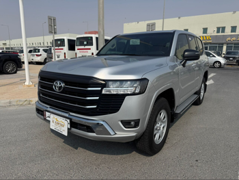 تويوتا  لاند كروزر  جي اكس  2024  اوتوماتيك  30,000 كم  6 سلندر  دفع رباعي  اس يو في  فضي  تحت الضمان