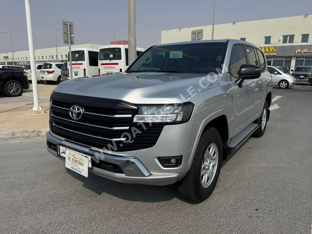تويوتا  لاند كروزر  جي اكس  2024  اوتوماتيك  30,000 كم  6 سلندر  دفع رباعي  اس يو في  فضي  تحت الضمان