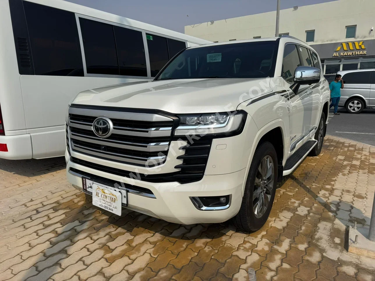 تويوتا  لاند كروزر  في اكس ار توين توربو  2024  اوتوماتيك  16,000 كم  6 سلندر  دفع رباعي  اس يو في  أبيض  تحت الضمان