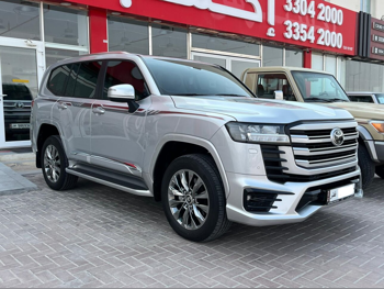 تويوتا  لاند كروزر  جي اكس ار توين توربو  2025  اوتوماتيك  10,000 كم  6 سلندر  دفع رباعي  اس يو في  فضي  تحت الضمان