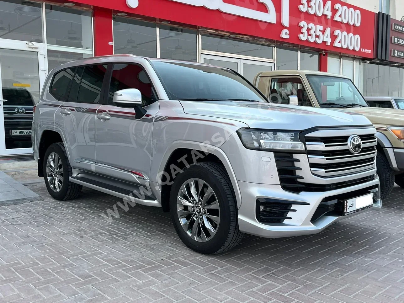 تويوتا  لاند كروزر  جي اكس ار توين توربو  2025  اوتوماتيك  10,000 كم  6 سلندر  دفع رباعي  اس يو في  فضي  تحت الضمان