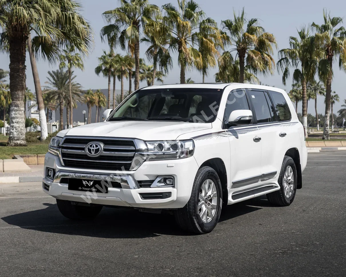 تويوتا  لاند كروزر  جي اكس ار  2019  اوتوماتيك  131,000 كم  8 سلندر  دفع رباعي  اس يو في  أبيض