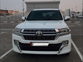 تويوتا  لاند كروزر  جي اكس  2010  اوتوماتيك  320,000 كم  6 سلندر  دفع رباعي  اس يو في  أبيض