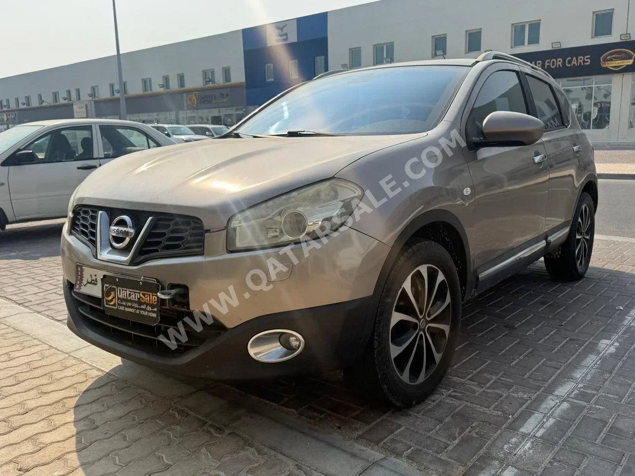 Nissan Qashqai LE 2013 Automatic 268,000 Km 4 Cylinder SUV Gold