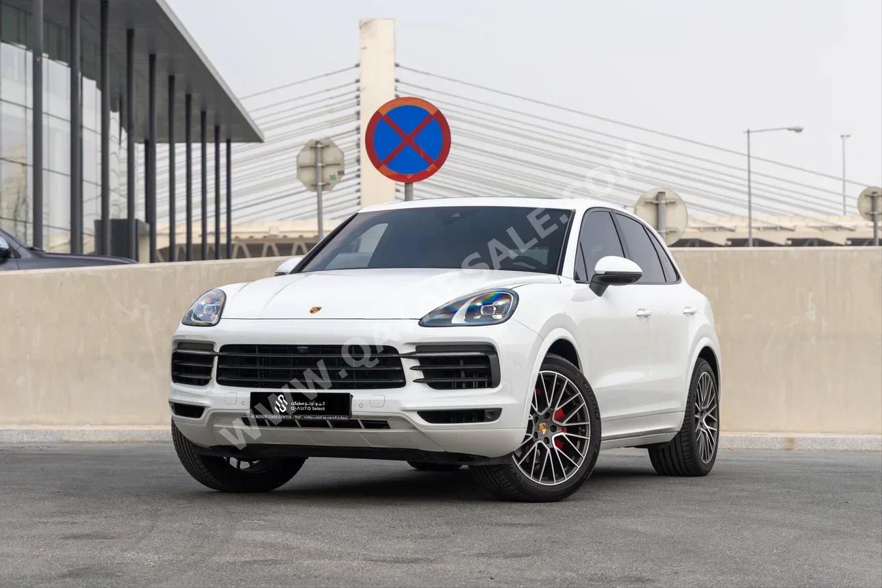 Porsche  Cayenne  2022  Automatic  55,000 Km  6 Cylinder  Four Wheel Drive (4WD)  SUV  White  With Warranty