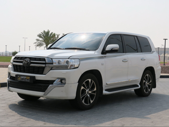 تويوتا لاند كروزر في اكس ار 2021 اوتوماتيك 188,000 كم 8 سلندر دفع رباعي اس يو في أبيض