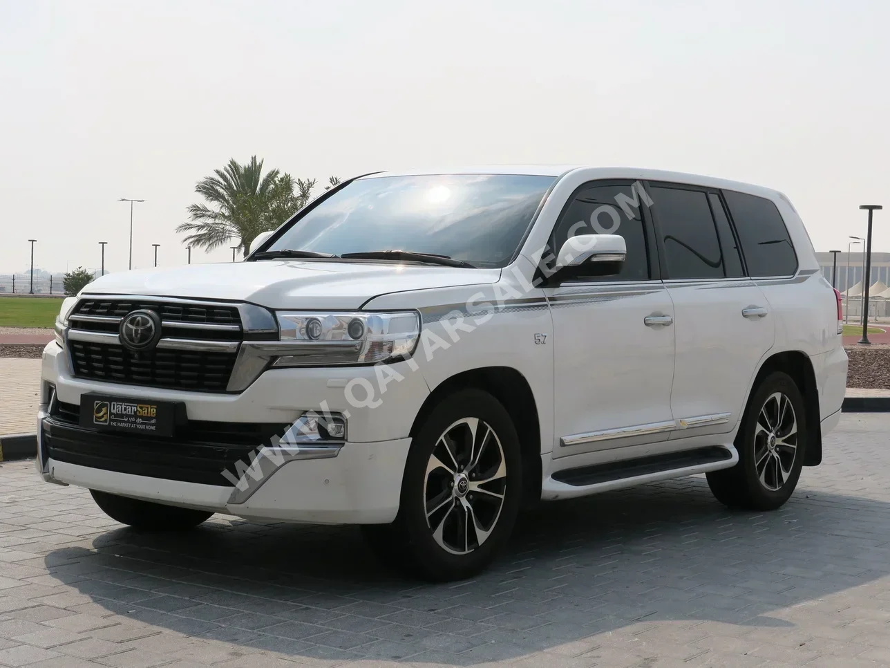 تويوتا  لاند كروزر  في اكس ار  2021  اوتوماتيك  188,000 كم  8 سلندر  دفع رباعي  اس يو في  أبيض