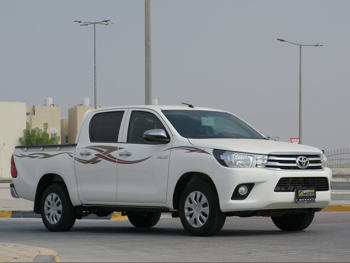Toyota  Hilux  2025  Automatic  5,880 Km  4 Cylinder  Four Wheel Drive (4WD)  Pick Up  White  With Warranty