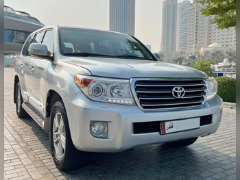 تويوتا  لاند كروزر  جي اكس ار  2015  اوتوماتيك  252,800 كم  8 سلندر  دفع رباعي  اس يو في  فضي