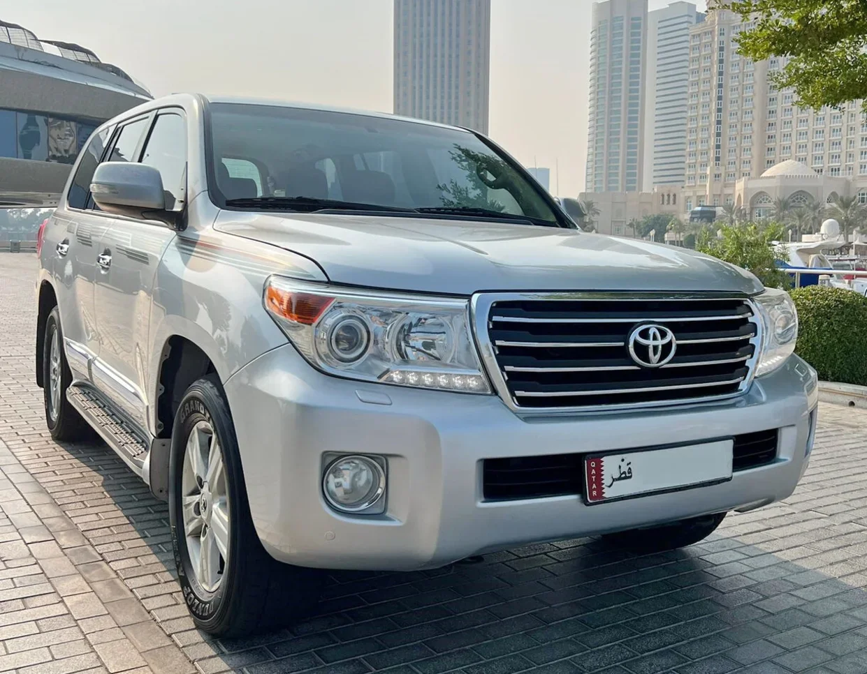 تويوتا  لاند كروزر  جي اكس ار  2015  اوتوماتيك  252,800 كم  8 سلندر  دفع رباعي  اس يو في  فضي