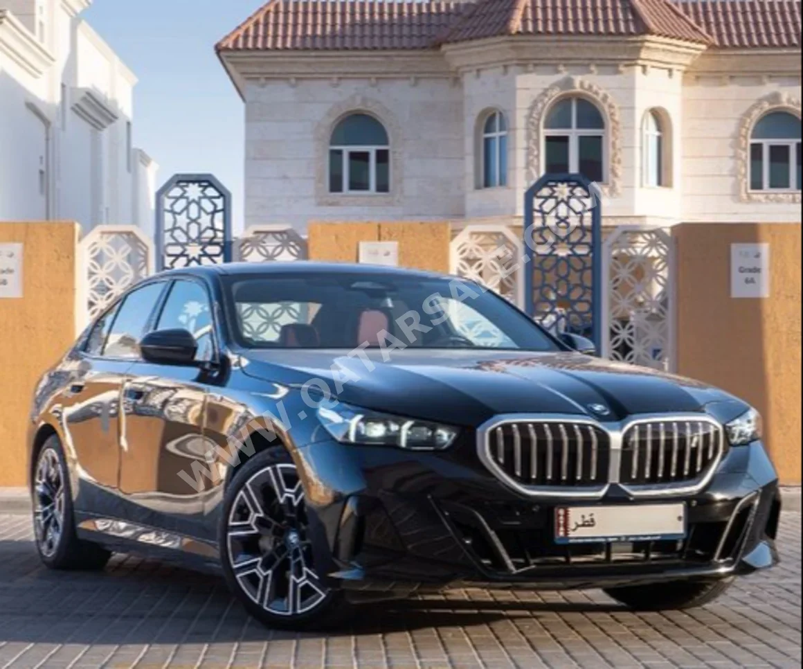 بي ام دبليو  الفئة - اي  5  2024  اوتوماتيك  13,000 كم  0 سلندر  دفع خلفي  سيدان  أسود  تحت الضمان