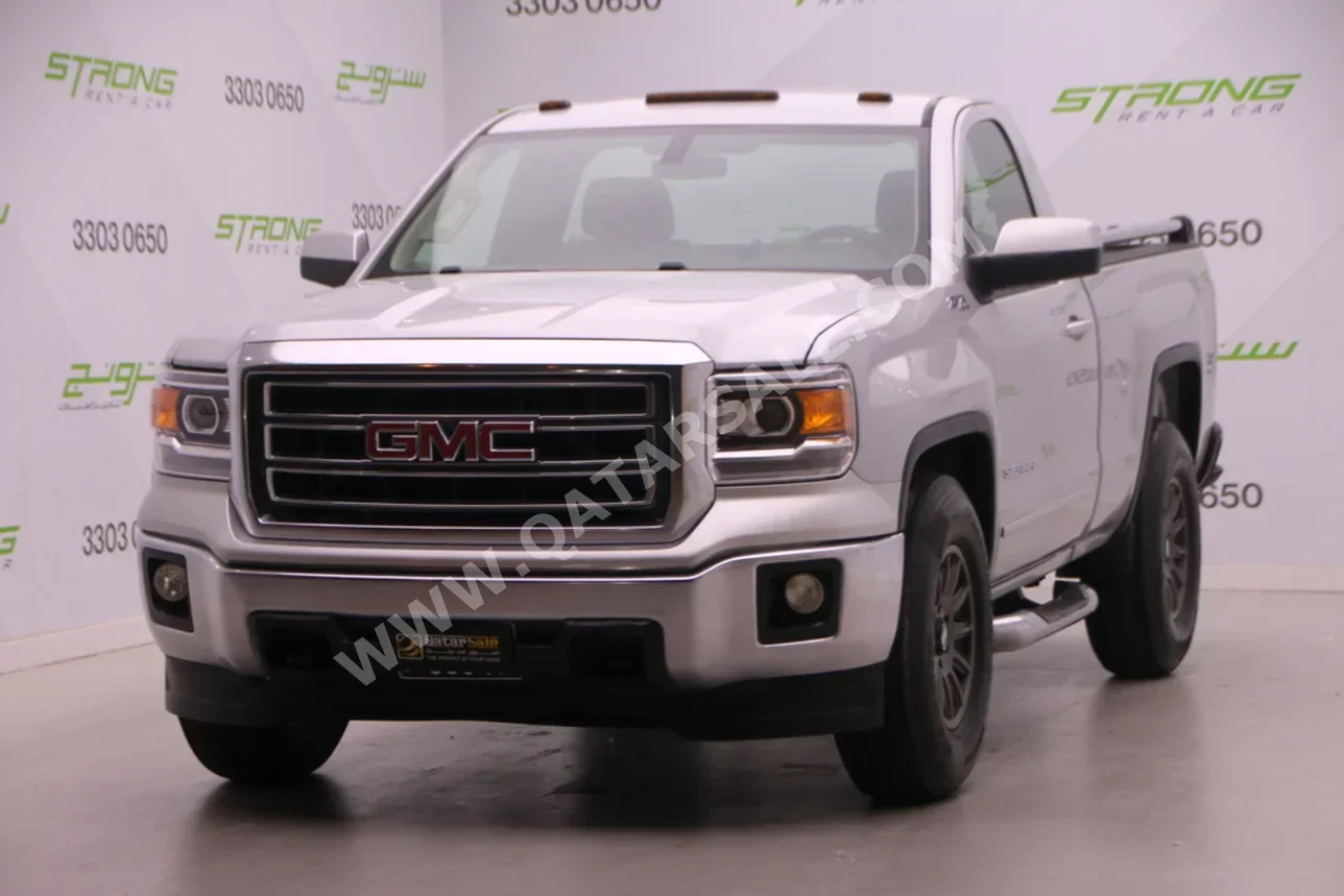 GMC  Sierra  2014  Automatic  200,000 Km  8 Cylinder  Four Wheel Drive (4WD)  Pick Up  Silver