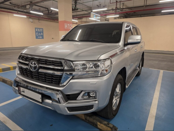 تويوتا  لاند كروزر  جي اكس ار  2021  اوتوماتيك  144,000 كم  6 سلندر  دفع رباعي  اس يو في  فضي