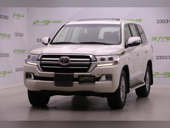 تويوتا لاند كروزر في اكس ار 2017 اوتوماتيك 260,000 كم 8 سلندر دفع رباعي اس يو في أبيض
