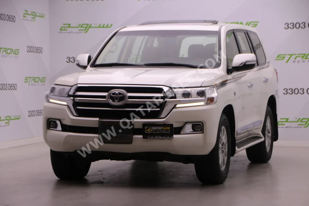 تويوتا  لاند كروزر  في اكس ار  2017  اوتوماتيك  260,000 كم  8 سلندر  دفع رباعي  اس يو في  أبيض