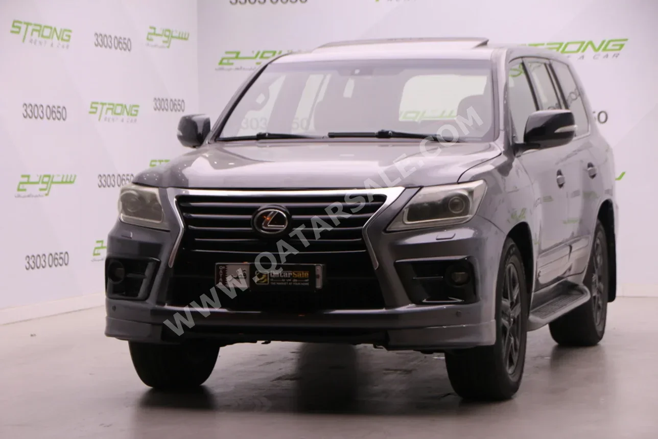 Lexus  LX  570  2015  Automatic  300,000 Km  8 Cylinder  Four Wheel Drive (4WD)  SUV  Gray