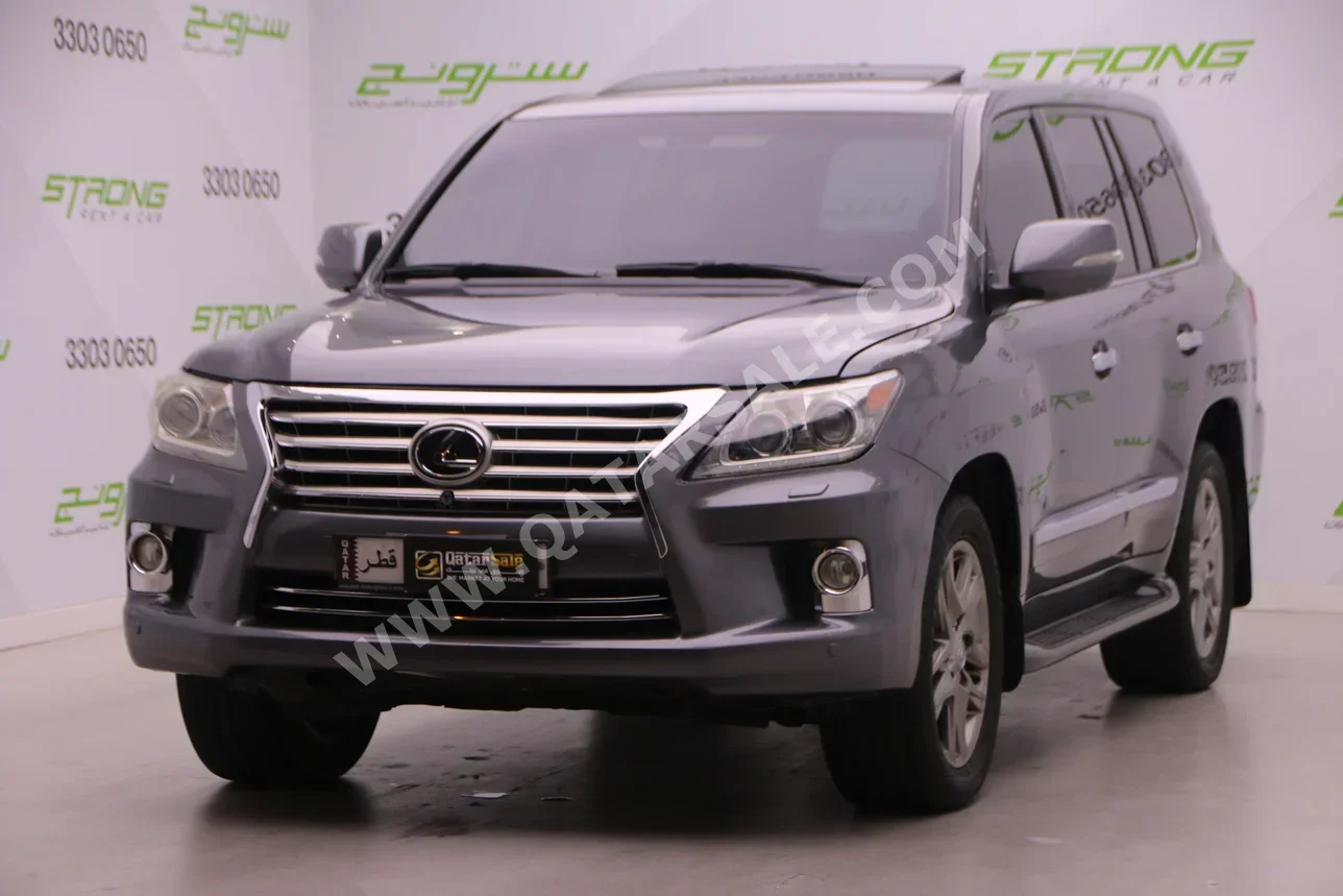Lexus  LX  570  2013  Automatic  270,000 Km  8 Cylinder  Four Wheel Drive (4WD)  SUV  Gray