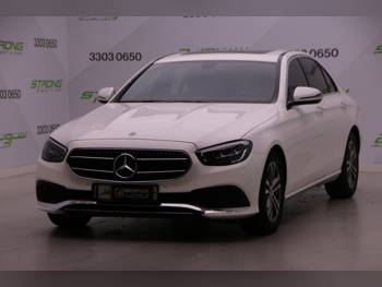 مرسيدس - بنز  اي - كلاس  200  2022  اوتوماتيك  40,000 كم  4 سلندر  دفع خلفي  سيدان  أبيض و أسود