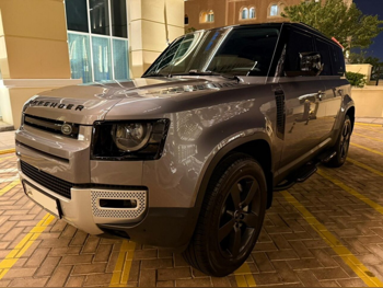 لاند روفر  ديفيندر  110 اتش اس اي  2022  اوتوماتيك  80,000 كم  6 سلندر  دفع رباعي  اس يو في  رمادي  تحت الضمان