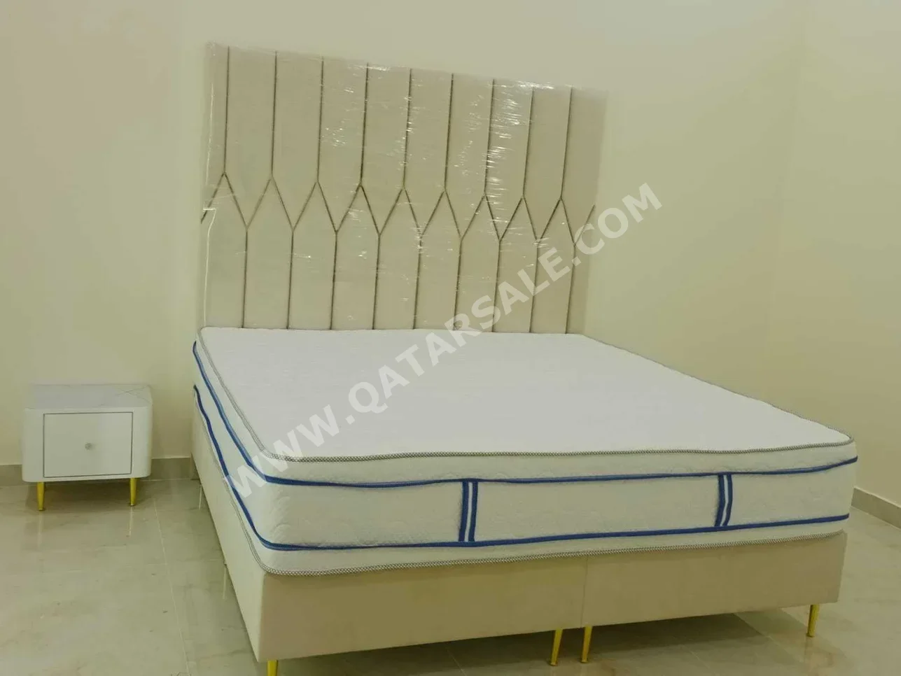 Beds - King - Yellow - Mattress Included