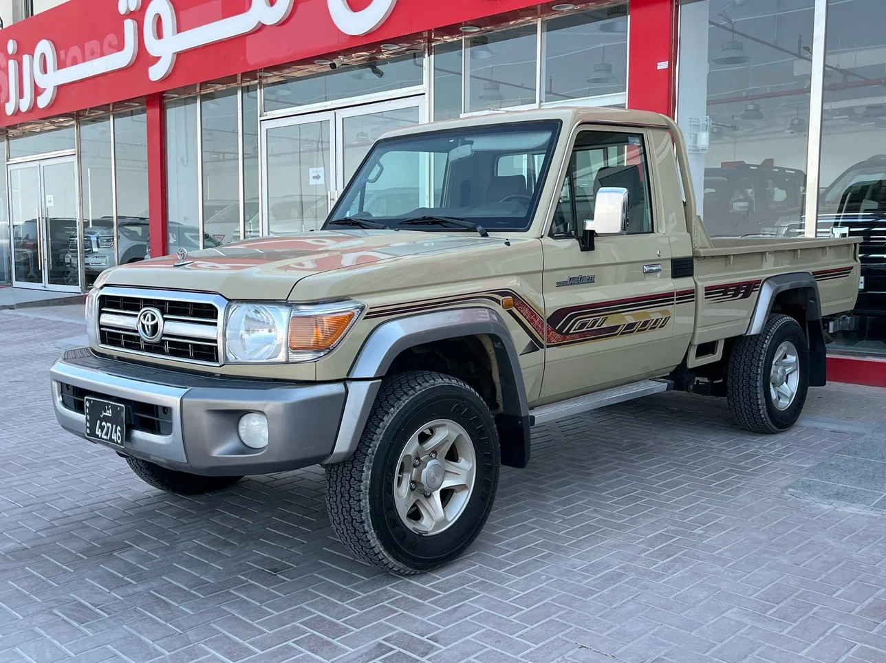 تويوتا  لاند كروزر  ال اكس  2022  عادي  92,000 كم  6 سلندر  دفع رباعي  بيكب  بيج