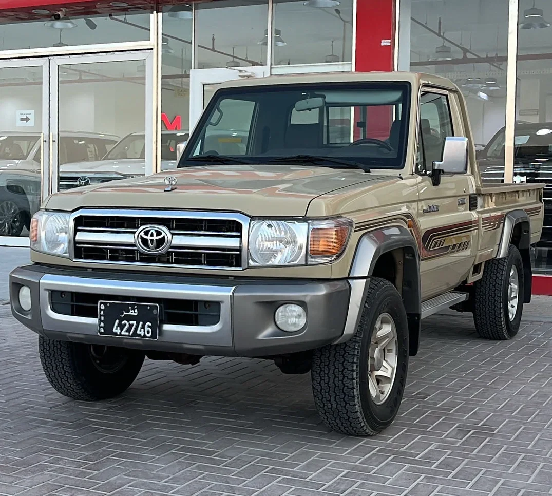 Toyota  Land Cruiser  LX  2022  Manual  92,000 Km  6 Cylinder  Four Wheel Drive (4WD)  Pick Up  Beige