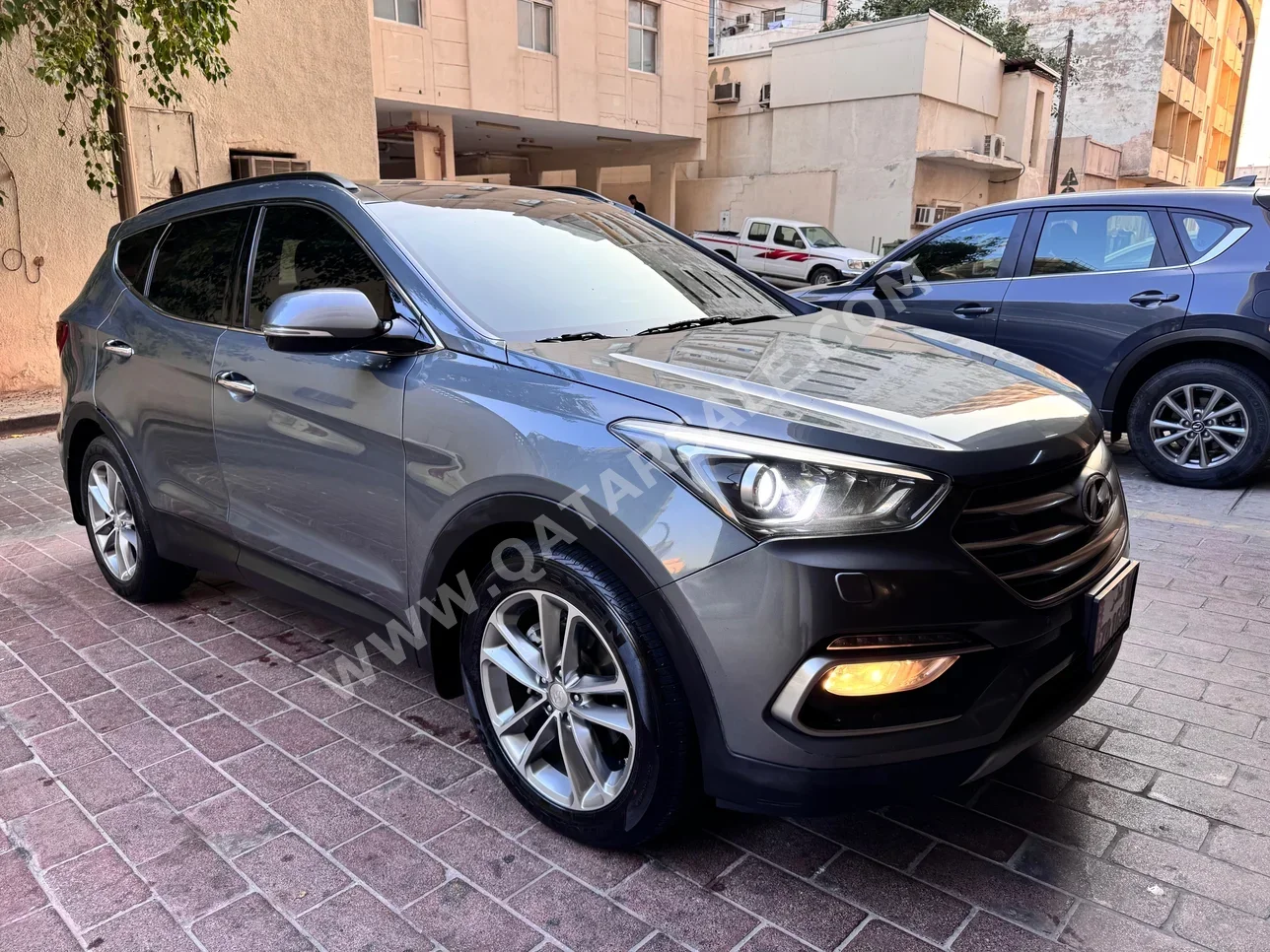 هيونداي سانتا في برميوم 2018 اوتوماتيك 183,000 كم 6 سلندر دفع رباعي اس يو في رمادي