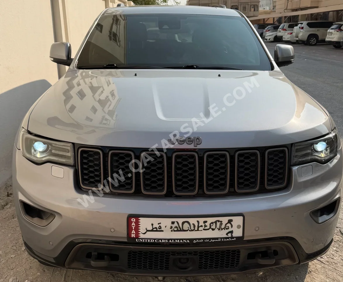 Jeep Grand Cherokee 75th Anniversary Edition 2016 Automatic 120,000 Km 6 Cylinder Four Wheel Drive (4WD) SUV Gray