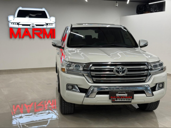 Toyota  Land Cruiser  GXR  2016  Automatic  208,000 Km  8 Cylinder  Four Wheel Drive (4WD)  SUV  White