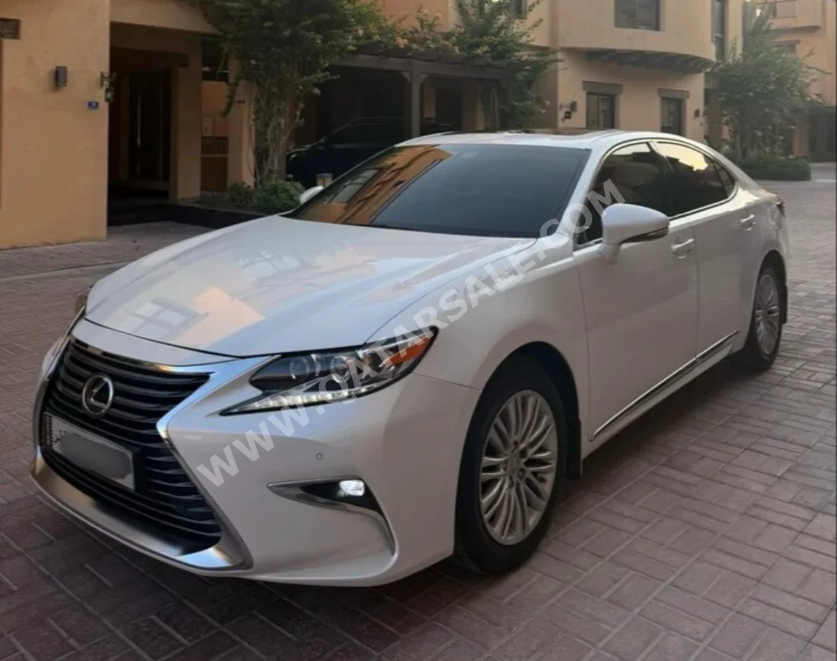 لكزس إيه أس 350 2016 اوتوماتيك 188,000 كم 6 سلندر دفع خلفي سيدان أبيض لؤلؤي