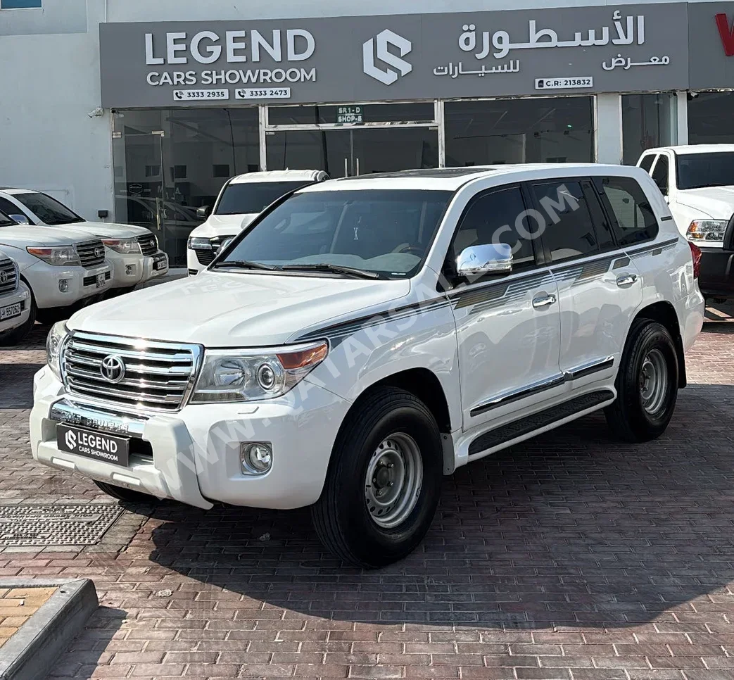 Toyota Land Cruiser GXR 2013 Automatic 283,434 Km 8 Cylinder Four Wheel Drive (4WD) SUV White