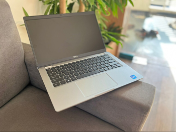 Laptops Dell - Latitude 2022 - Silver - Windows 11 - Intel - Core i7 -Memory (Ram): 16 GB