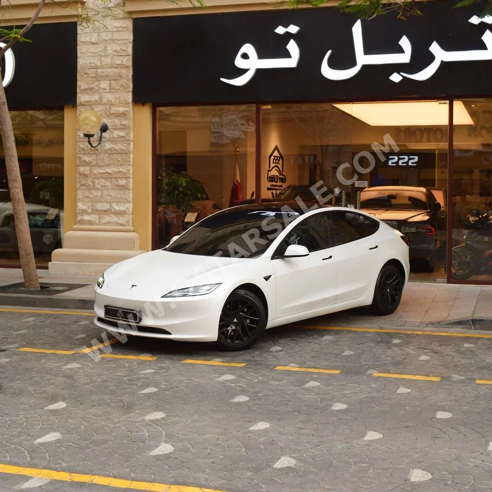 تسلا مودل 3 لونج راينج 2024 اوتوماتيك 48,260 كم 0 سلندر دفع كلي مستمر سيدان أبيض تحت الضمان