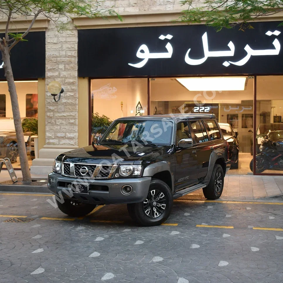 نيسان باترول سوبر سفاري 2023 عادي 53,700 كم 6 سلندر دفع رباعي اس يو في أسود تحت الضمان