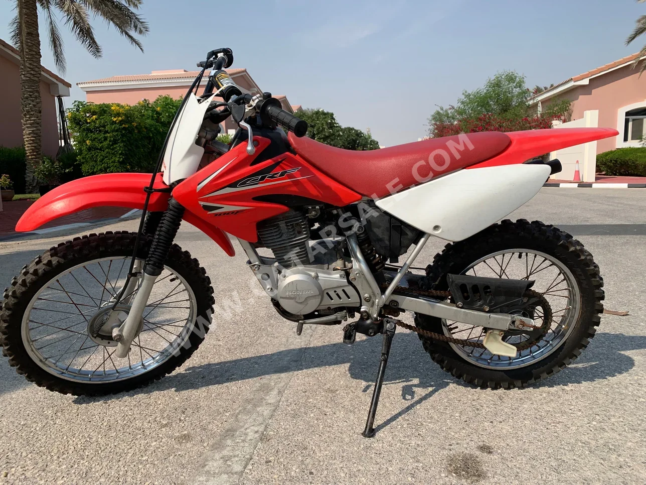 هوندا - 2017 - اللون احمر و اسود