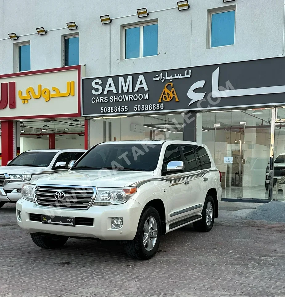 Toyota Land Cruiser VXR 2014 Automatic 320,000 Km 8 Cylinder Four Wheel Drive (4WD) SUV White