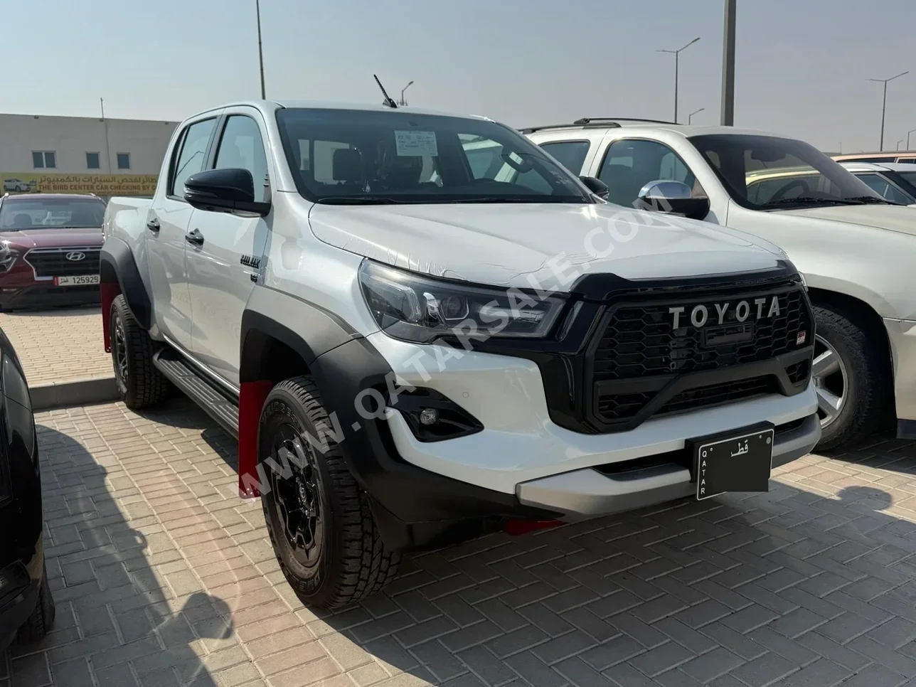 تويوتا هاي لوكس جي ار سبورت 2025 اوتوماتيك 0 كم 6 سلندر دفع رباعي بيكب أبيض تحت الضمان