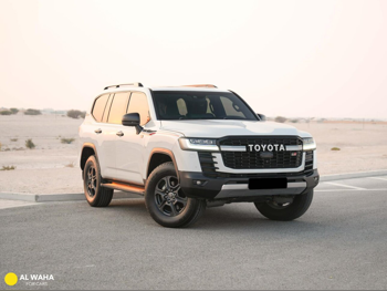 تويوتا  لاند كروزر  جي ار سبورت توين تيربو  2022  اوتوماتيك  103,000 كم  6 سلندر  دفع رباعي  اس يو في  أبيض