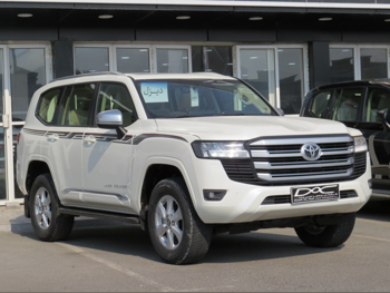 تويوتا  لاند كروزر  جي اكس ار  2023  اوتوماتيك  77,000 كم  6 سلندر  دفع رباعي  اس يو في  أبيض