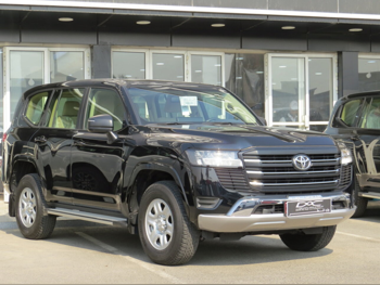 تويوتا لاند كروزر جي اكس 2024 اوتوماتيك 31,000 كم 6 سلندر دفع رباعي اس يو في أسود تحت الضمان