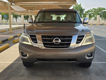 Nissan Patrol SE 2016 Automatic 305,000 Km 8 Cylinder Four Wheel Drive (4WD) SUV Gray