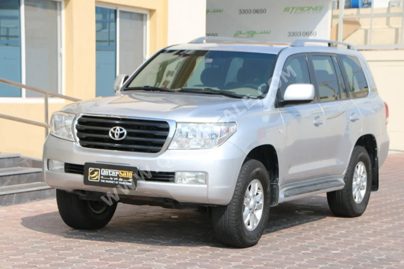Toyota Land Cruiser GX 2011 Automatic 288,000 Km 6 Cylinder Four Wheel Drive (4WD) SUV Silver