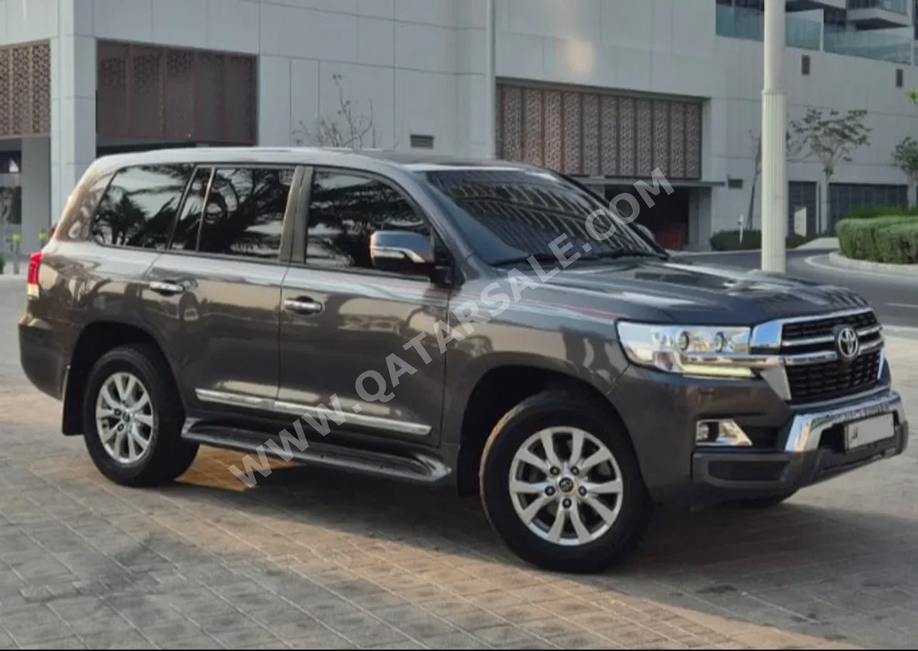 Toyota Land Cruiser GXR 2021 Automatic 244,000 Km 8 Cylinder Four Wheel Drive (4WD) SUV Gray