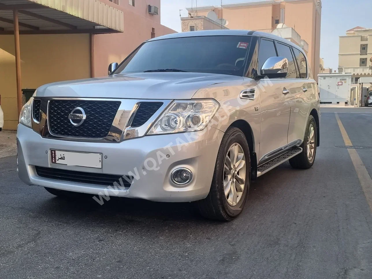 نيسان باترول ال اي 2013 اوتوماتيك 332,000 كم 8 سلندر دفع رباعي اس يو في فضي