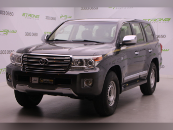 تويوتا لاند كروزر في اكس ار 2015 اوتوماتيك 249,000 كم 8 سلندر دفع رباعي اس يو في رمادي