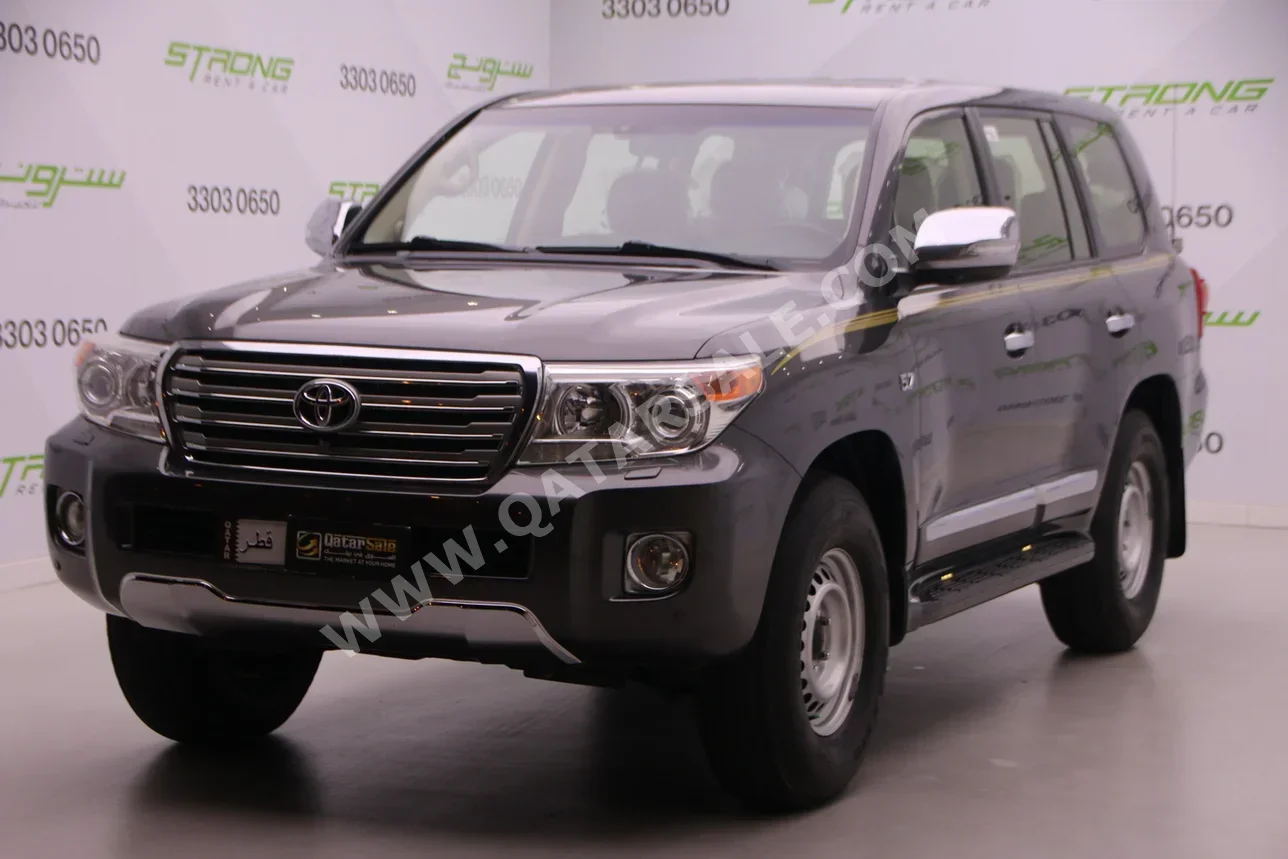 تويوتا لاند كروزر في اكس ار 2015 اوتوماتيك 249,000 كم 8 سلندر دفع رباعي اس يو في رمادي