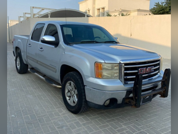 جي ام سي سييرا 2013 اوتوماتيك 264,838 كم 8 سلندر دفع رباعي بيكب فضي