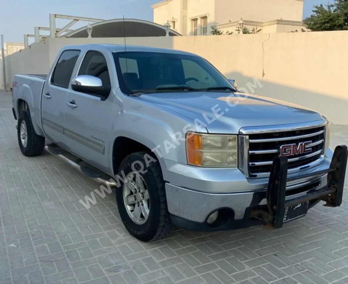 GMC Sierra 2013 Automatic 264,838 Km 8 Cylinder Four Wheel Drive (4WD) Pick Up Silver